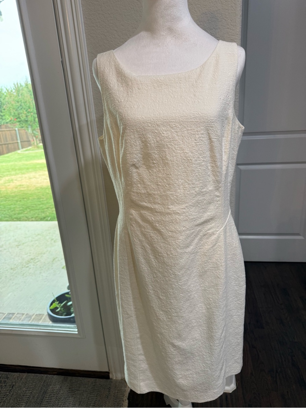 Ann Taylor Cream Sleeveless Textured Shift Dress